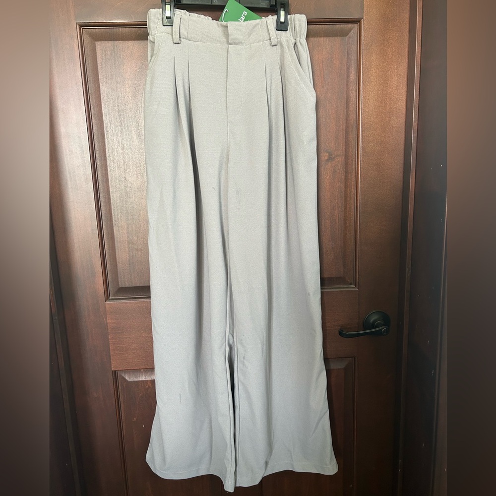 NWT Halara wide leg trousers. Stylish and comfortable!